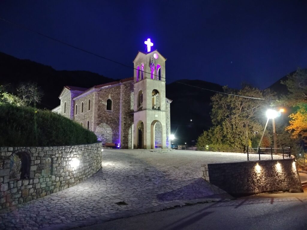 Φωταγωγήθηκε ειδικά για να γιορτάσει η εκκλησία στους Πετσάκους ΦΩΤΟ 31 Φωταγωγήθηκε ειδικά για να γιορτάσει η εκκλησία στους Πετσάκους ΦΩΤΟ