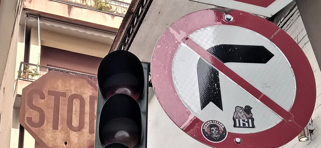 Πάτρα: Ο ΚΟΚ αλλάζει, αλλά οι πινακιδες προκαλούν σύγχυση σε οδηγούς και πεζούς ΦΩΤΟ