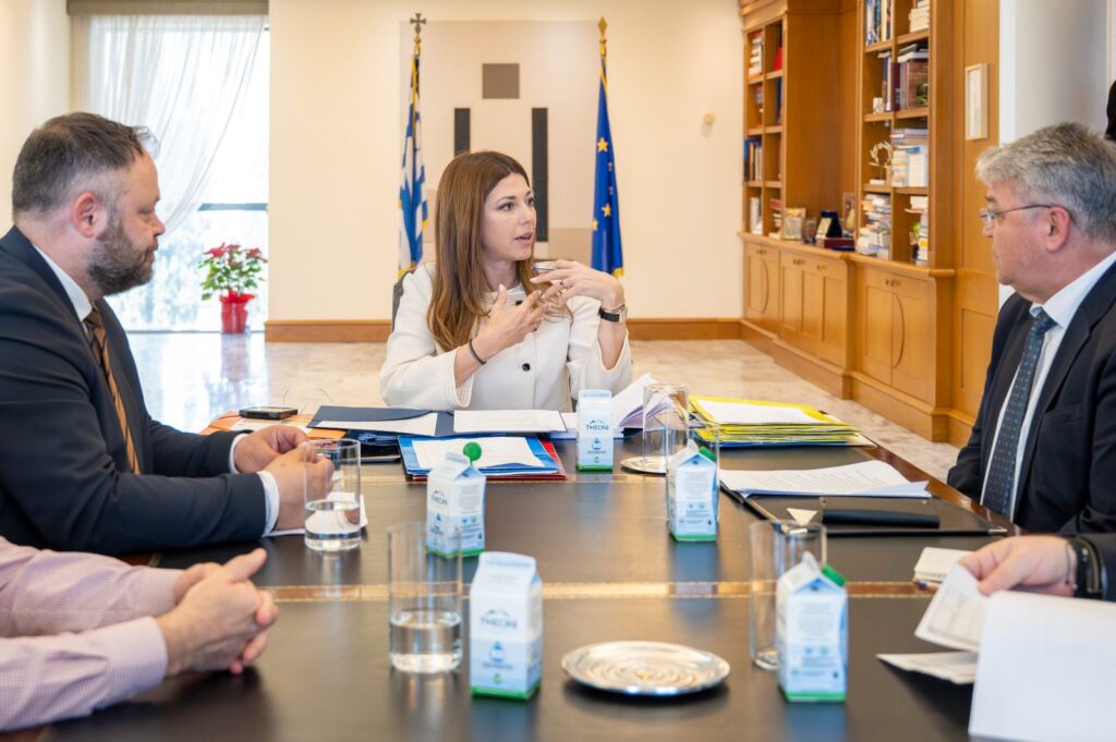 Αχαΐα: Νατσιός και Τσιρώνης στην Υπουργό Παιδείας Σοφία Ζαχαράκη για τα σχολεία ΦΩΤΟ 30 Αχαΐα: Νατσιός και Τσιρώνης στην Υπουργό Παιδείας Σοφία Ζαχαράκη για τα σχολεία ΦΩΤΟ