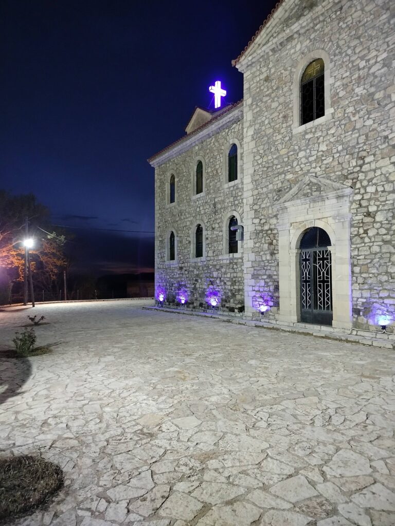 Φωταγωγήθηκε ειδικά για να γιορτάσει η εκκλησία στους Πετσάκους ΦΩΤΟ 29 Φωταγωγήθηκε ειδικά για να γιορτάσει η εκκλησία στους Πετσάκους ΦΩΤΟ