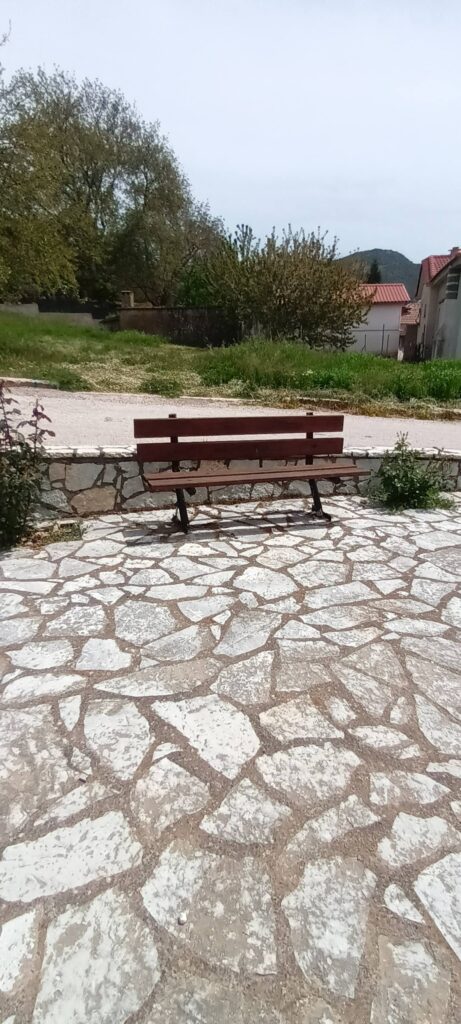Αχαΐα: Είδαν κι έπαθαν σε χωριό και οι κάτοικοι έβαψαν μόνοι τους την Παιδική χαρά ΦΩΤΟ 31 Αχαΐα: Είδαν κι έπαθαν σε χωριό και οι κάτοικοι έβαψαν μόνοι τους την Παιδική χαρά ΦΩΤΟ