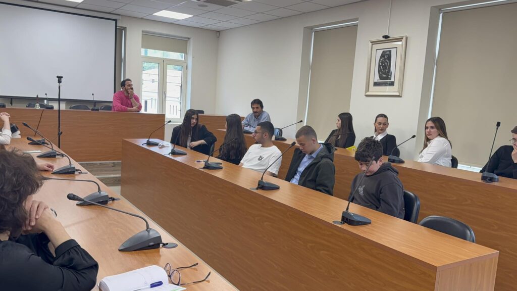 «Από την Ευρώπη στην τοπική κοινωνία» - Οι μαθητές του ΓΕΛ Κλειτορίας συνομιλούν με τον Δήμο Καλαβρύτων ΦΩΤΟ 29 «Από την Ευρώπη στην τοπική κοινωνία» - Οι μαθητές του ΓΕΛ Κλειτορίας συνομιλούν με τον Δήμο Καλαβρύτων ΦΩΤΟ