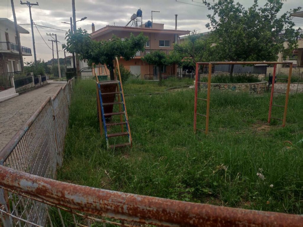 Πάτρα: Χόρτα, σκουριά και κίνδυνοι σε Παιδότοπο ΦΩΤΟ 30 Πάτρα: Χόρτα, σκουριά και κίνδυνοι σε Παιδότοπο ΦΩΤΟ