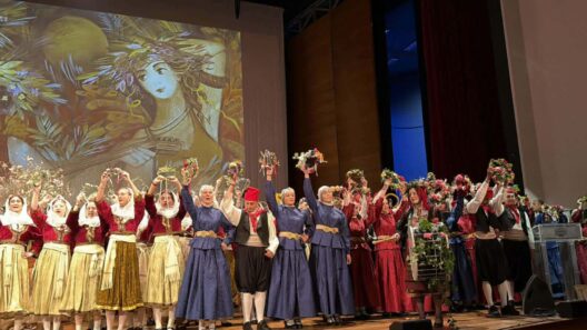 Η μουσικοχορευτική παράσταση «Τρανός χορός που γένιτι» του Δικτύου Αγωγής Υγείας Αχαΐας ΦΩΤΟ