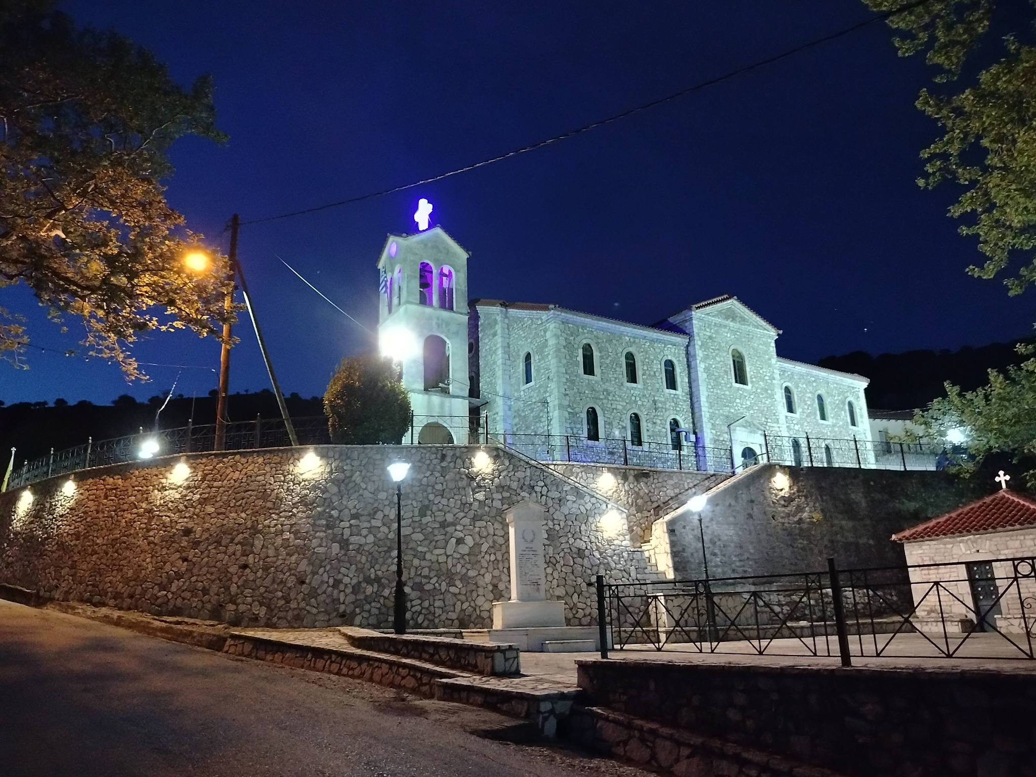 Φωταγωγήθηκε ειδικά για να γιορτάσει η εκκλησία στους Πετσάκους ΦΩΤΟ 10 Φωταγωγήθηκε ειδικά για να γιορτάσει η εκκλησία στους Πετσάκους ΦΩΤΟ