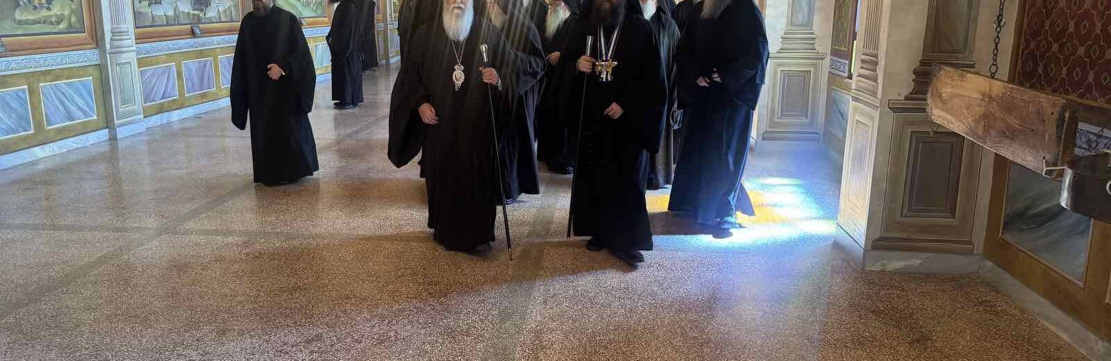 Αχαΐα: Πρώτη, ιστορική επίσκεψη από Αγιορείτες σε Μέγα Σπήλαιο και Αγία Λαύρα ΦΩΤΟ