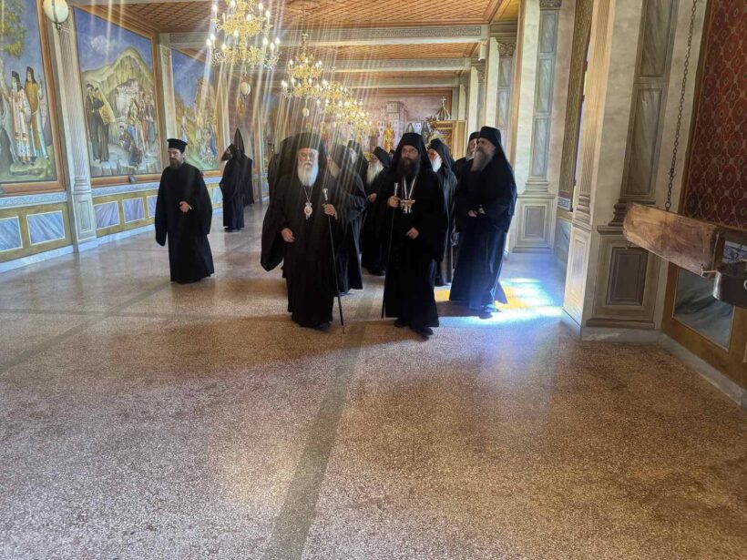 Αχαΐα: Πρώτη, ιστορική επίσκεψη από Αγιορείτες σε Μέγα Σπήλαιο και Αγία Λαύρα ΦΩΤΟ