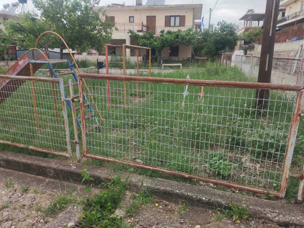 Πάτρα: Χόρτα, σκουριά και κίνδυνοι σε Παιδότοπο ΦΩΤΟ 31 Πάτρα: Χόρτα, σκουριά και κίνδυνοι σε Παιδότοπο ΦΩΤΟ