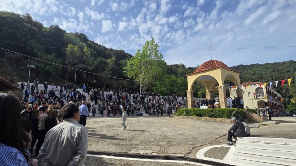 Σπάτα Αχαΐας: Χιλιάδες κόσμου στον Αγιο Νικόλαο - Πεζοπορία χιλιομέτρων και με κάθε μέσο πιστοί στο Μοναστήρι ΒΙΝΤΕ0-ΦΩΤΟ 35 Σπάτα Αχαΐας: Χιλιάδες κόσμου στον Αγιο Νικόλαο - Πεζοπορία χιλιομέτρων και με κάθε μέσο πιστοί στο Μοναστήρι ΒΙΝΤΕ0-ΦΩΤΟ