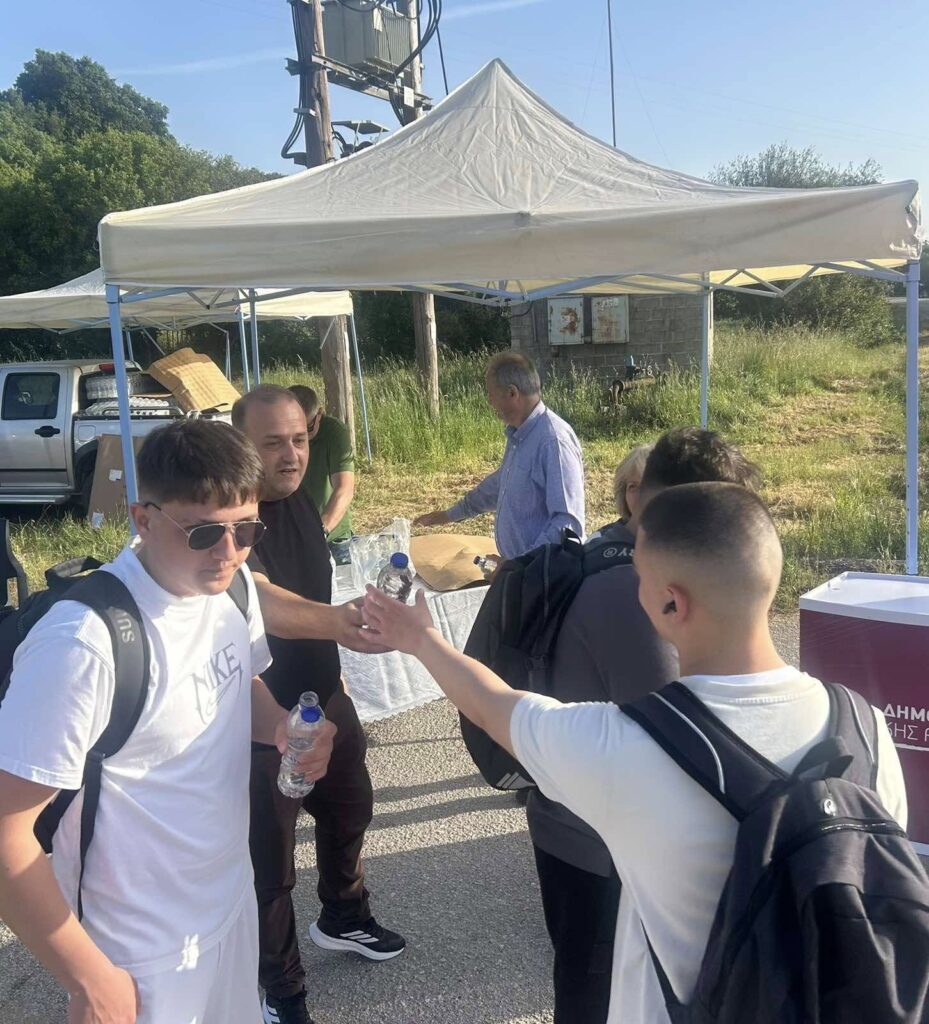 Δυτική Αχαΐα: Πού και γιατί ο δήμος έστησε υπαίθριο Σταθμό και μοιράζει νερά ΦΩΤΟ 35 Δυτική Αχαΐα: Πού και γιατί ο δήμος έστησε υπαίθριο Σταθμό και μοιράζει νερά ΦΩΤΟ