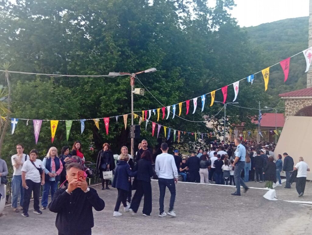 Σπάτα Αχαΐας: Εορτάζει, σήμερα, ο Άγιος Νικόλαος - Πεζοπορία χιλιομέτρων για χιλιάδες πιστούς ΦΩΤΟ 29 Σπάτα Αχαΐας: Εορτάζει, σήμερα, ο Άγιος Νικόλαος - Πεζοπορία χιλιομέτρων για χιλιάδες πιστούς ΦΩΤΟ
