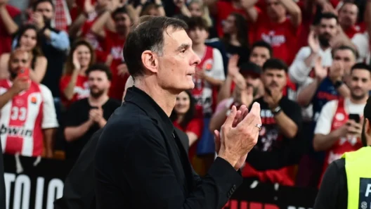 Μπαρτζώκας ενόψει Final 4: «Έχουμε μεγαλύτερη δίψα από τον πιο φανατικό του Ολυμπιακού» 36 Μπαρτζώκας ενόψει Final 4: «Έχουμε μεγαλύτερη δίψα από τον πιο φανατικό του Ολυμπιακού»