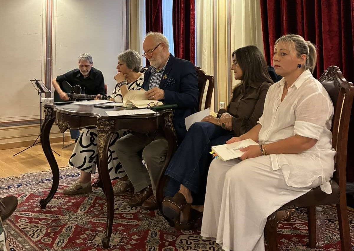 Η παρουσίαση της ποιητικής συλλογής «Αφοδράριστη γραφή» της Πηνελόπης Αλιβιζάτου ΦΩΤΟ