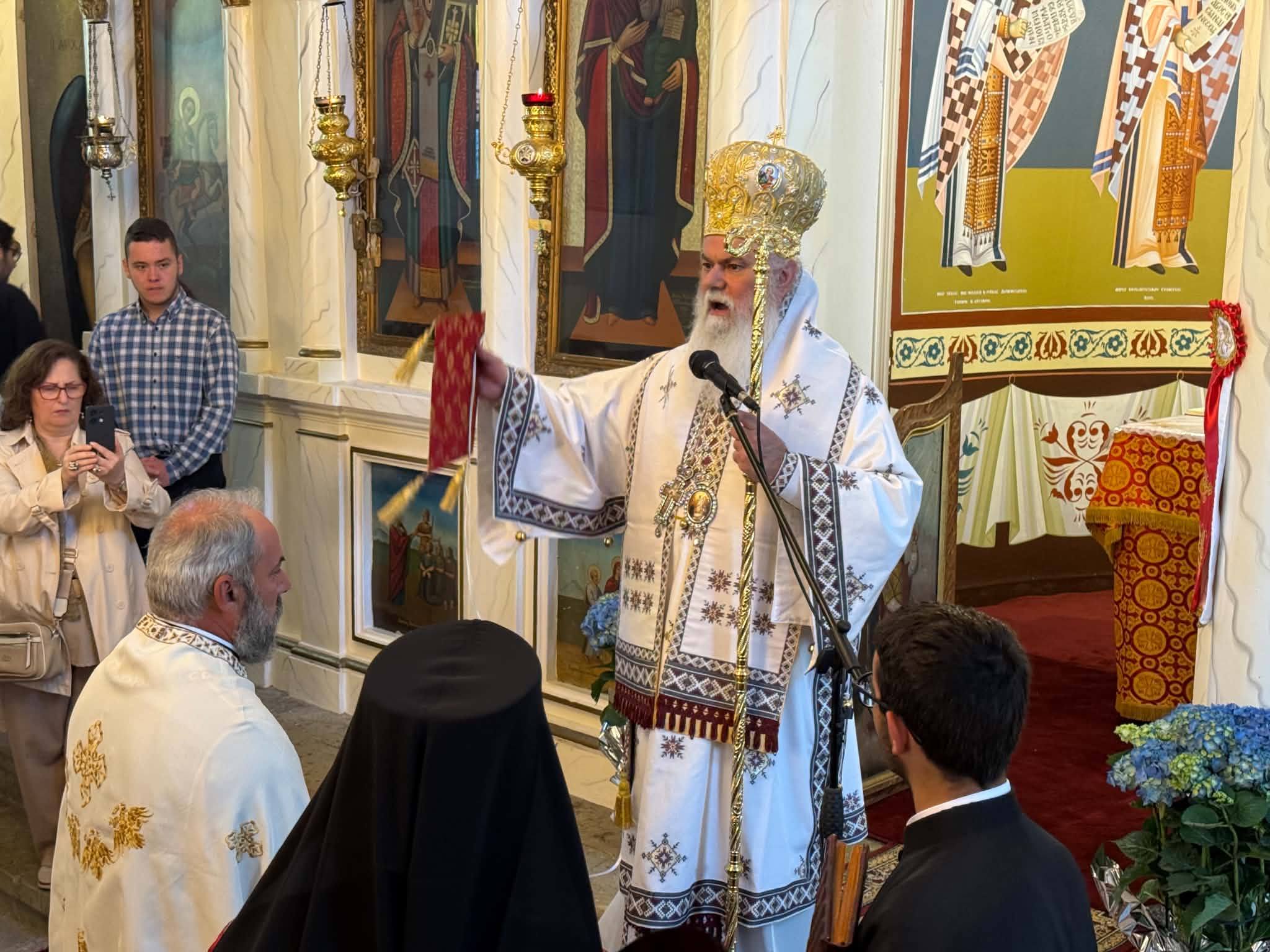 Αρχιερατική Θεία Λειτουργία στον Αγιο Νικόλαο Πετσάκων με προεχείρηση ιερέα ΦΩΤΟ