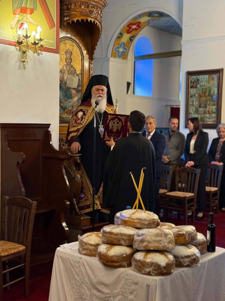 Αρχιερατική Θεία Λειτουργία στον Αγιο Νικόλαο Πετσάκων με προεχείρηση ιερέα ΦΩΤΟ 35 Αρχιερατική Θεία Λειτουργία στον Αγιο Νικόλαο Πετσάκων με προεχείρηση ιερέα ΦΩΤΟ