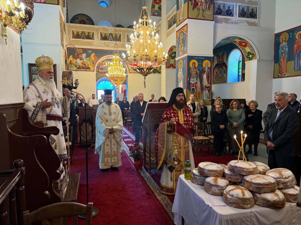Αρχιερατική Θεία Λειτουργία στον Αγιο Νικόλαο Πετσάκων με προεχείρηση ιερέα ΦΩΤΟ 32 Αρχιερατική Θεία Λειτουργία στον Αγιο Νικόλαο Πετσάκων με προεχείρηση ιερέα ΦΩΤΟ