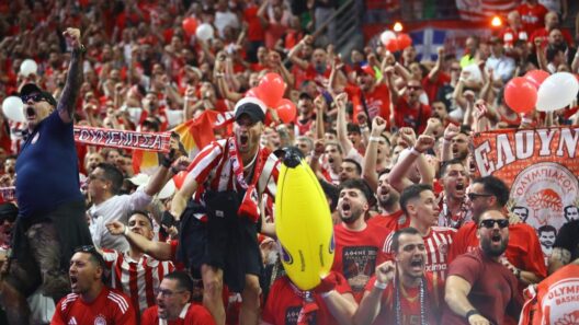 ΟΑΚΑ: Πάνω από 14.000 «ερυθρόλευκοι» στις εξέδρες ΒΙΝΤΕΟ- ΦΩΤΟ 36 ΟΑΚΑ: Πάνω από 14.000 «ερυθρόλευκοι» στις εξέδρες ΒΙΝΤΕΟ- ΦΩΤΟ