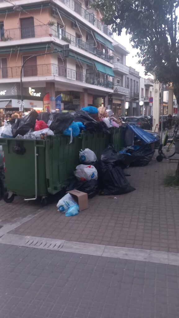 Πάτρα: Μαζί με τους θαμώνες...αρουραίοι, στον πεζόδρομο της Τριών Ναυάρχων ΦΩΤΟ 29 Πάτρα: Μαζί με τους θαμώνες...αρουραίοι, στον πεζόδρομο της Τριών Ναυάρχων ΦΩΤΟ