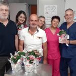 Λουλούδια στο πολύπαθο νοσηλευτικό προσωπικό, στον «Αγιο Ανδρέα» ΦΩΤΟ