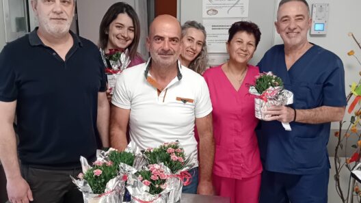 Λουλούδια στο πολύπαθο νοσηλευτικό προσωπικό, στον «Αγιο Ανδρέα» ΦΩΤΟ 43 Λουλούδια στο πολύπαθο νοσηλευτικό προσωπικό, στον «Αγιο Ανδρέα» ΦΩΤΟ