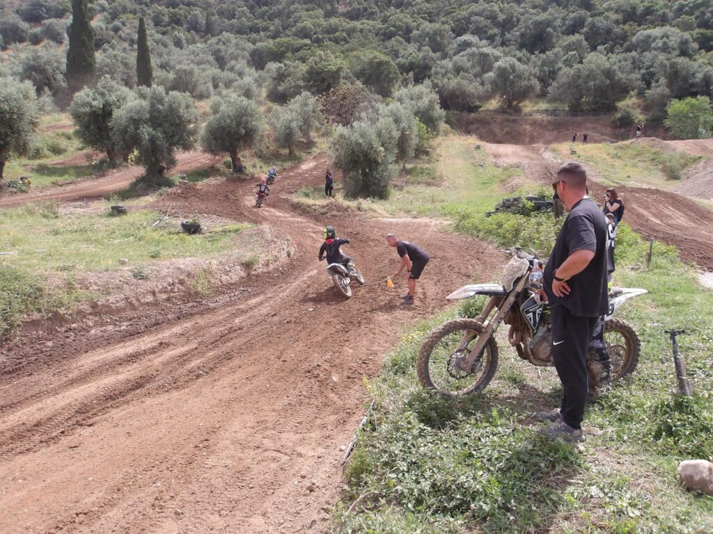 Το Αίγιο κέντρο του Motocross στην Ελλάδα, παρόντος του προπονητή Brian Jorgensen ΦΩΤΟ 30 Το Αίγιο κέντρο του Motocross στην Ελλάδα, παρόντος του προπονητή Brian Jorgensen ΦΩΤΟ