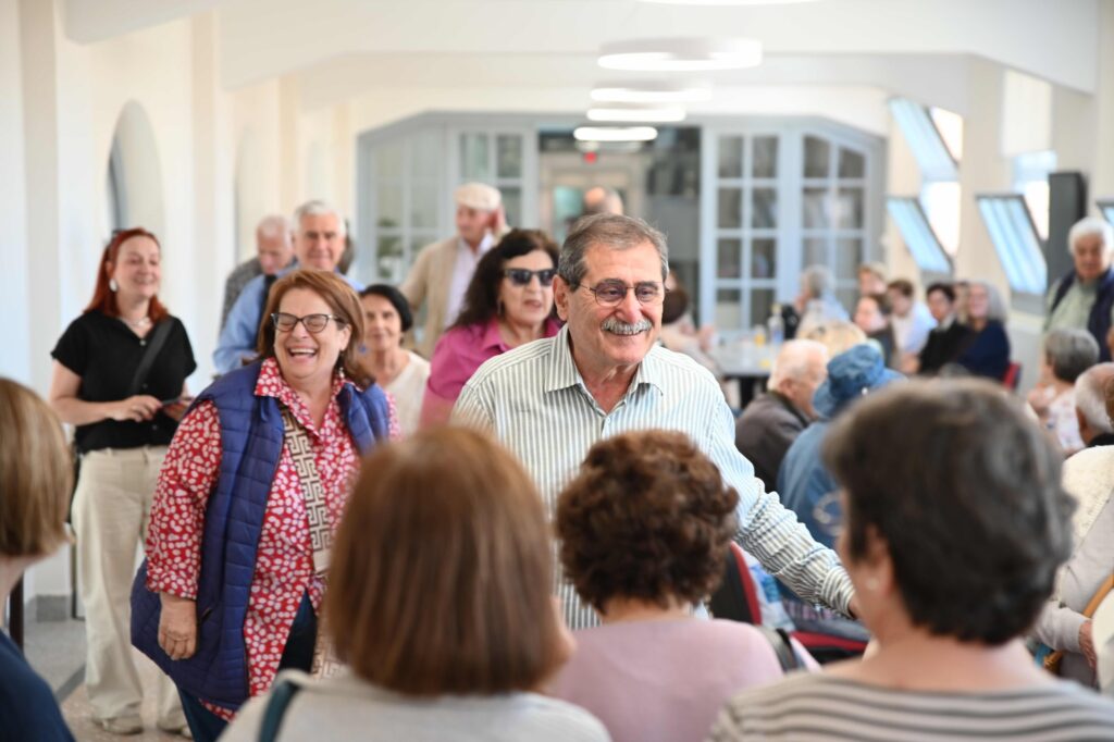 Το ΚΑΠΗ στο Δημαρχείο της Πάτρας με Πελτίδη ΦΩΤΟ 29 Το ΚΑΠΗ στο Δημαρχείο της Πάτρας με Πελτίδη ΦΩΤΟ