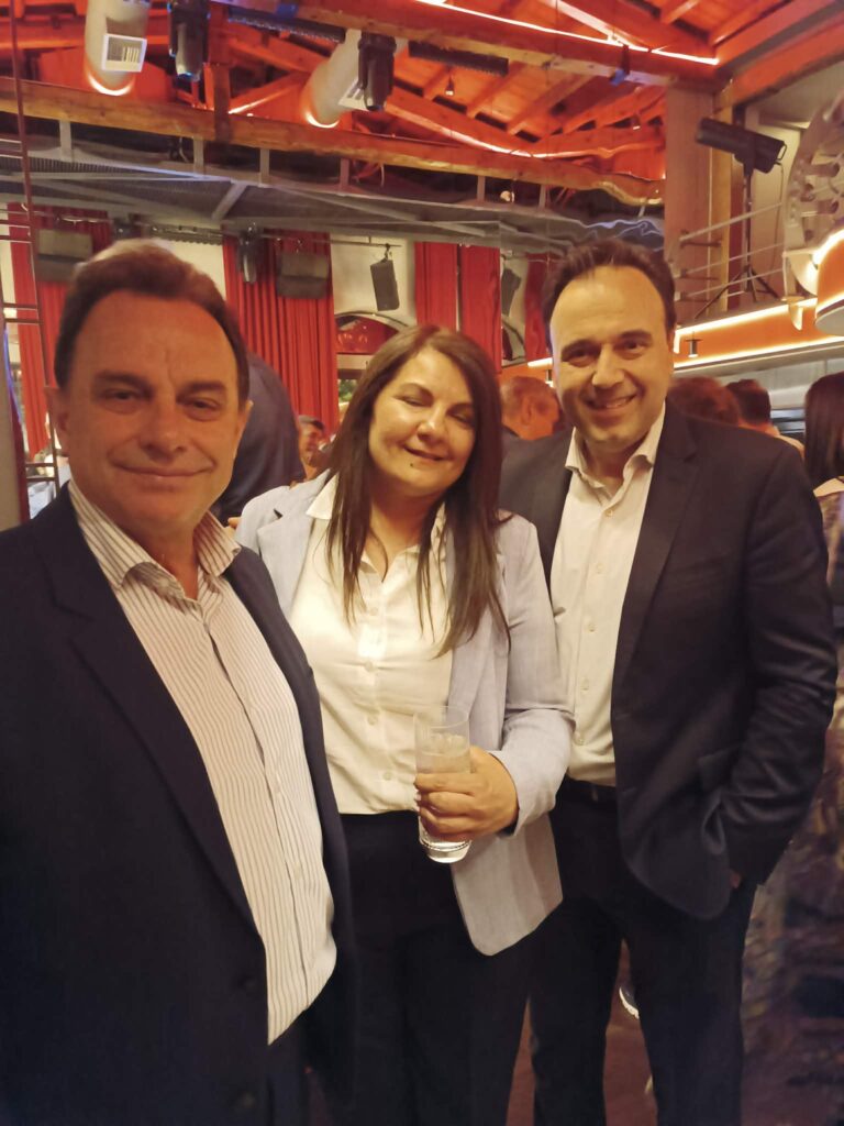 Οι σέλφι με υπουργούς και κομματικά στελέχη της ΝΔ η Κατερίνα Καραωφτιά στο Συνέδριο ΦΩΤΟ 29 Οι σέλφι με υπουργούς και κομματικά στελέχη της ΝΔ η Κατερίνα Καραωφτιά στο Συνέδριο ΦΩΤΟ