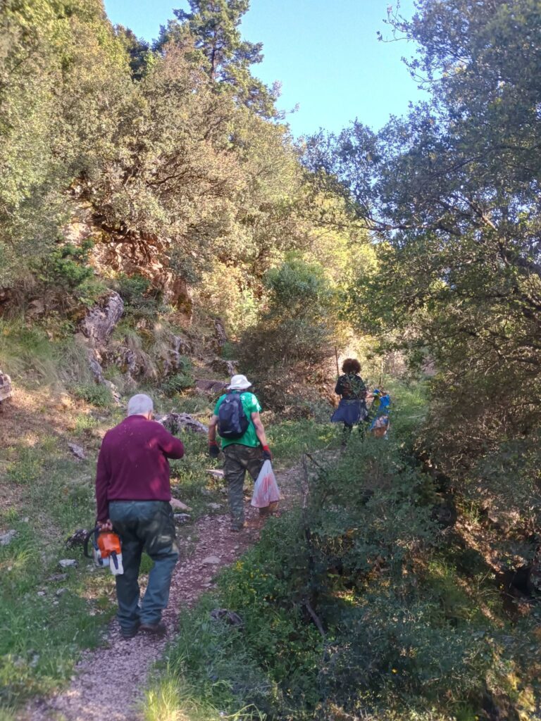 Καθαρισμός του μονοπατιού Ε4 από τον ΕΟΣ Κλειτορίας ΦΩΤΟ