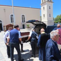 Πάτρα: Σε κλίμα βαθιάς συγκίνησης η κηδεία του Σοφοκλή Κολαίτη ΦΩΤΟ