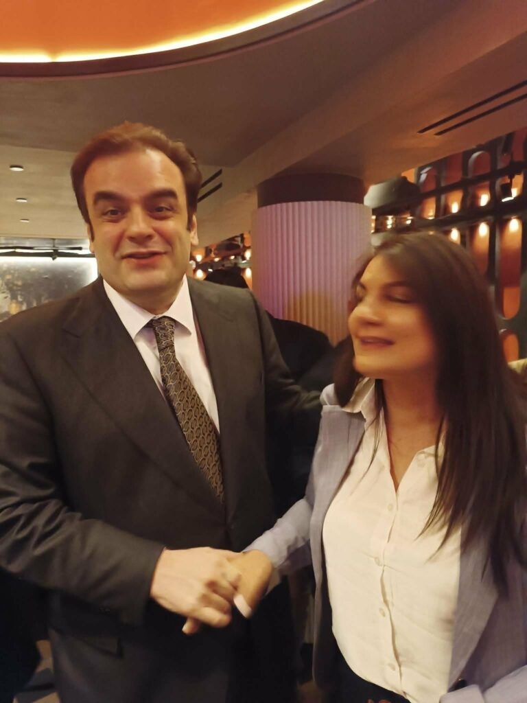 Οι σέλφι με υπουργούς και κομματικά στελέχη της ΝΔ η Κατερίνα Καραωφτιά στο Συνέδριο ΦΩΤΟ 46 Οι σέλφι με υπουργούς και κομματικά στελέχη της ΝΔ η Κατερίνα Καραωφτιά στο Συνέδριο ΦΩΤΟ