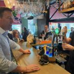 Πάτρα: Ο Στέφανος Κασσελάκης σε bar για συναντήσεις με πολίτες ΝΕΕΣ ΦΩΤΟ