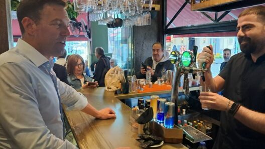 Πάτρα: Ο Στέφανος Κασσελάκης σε bar για συναντήσεις με πολίτες ΝΕΕΣ ΦΩΤΟ 39 Πάτρα: Ο Στέφανος Κασσελάκης σε bar για συναντήσεις με πολίτες ΝΕΕΣ ΦΩΤΟ