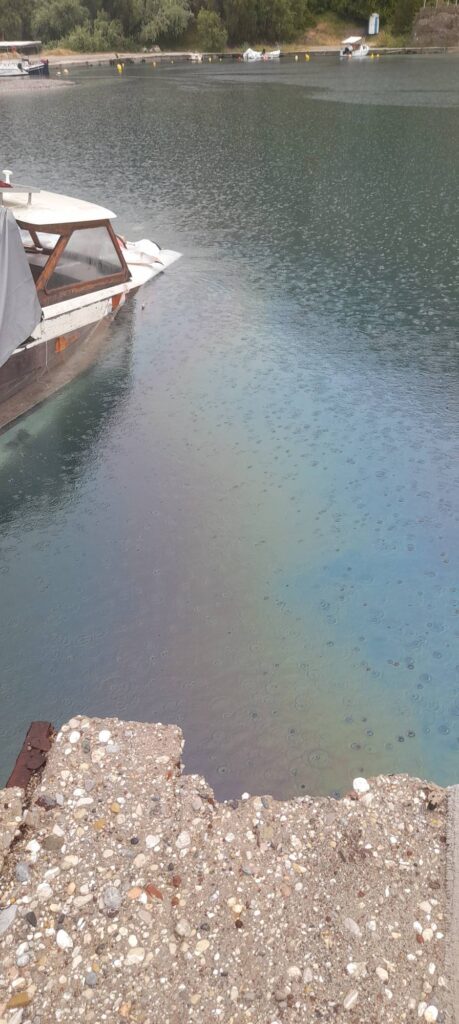 Αχαΐα: Μικρό «ναυάγιο» σκάφους στο λιμανάκι της Ακράτας - Mε πετρελαιοκηλίδα ΦΩΤΟ 31 Αχαΐα: Μικρό «ναυάγιο» σκάφους στο λιμανάκι της Ακράτας - Mε πετρελαιοκηλίδα ΦΩΤΟ