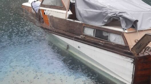 Αχαΐα: Μικρό «ναυάγιο» σκάφους στο λιμανάκι της Ακράτας - Mε πετρελαιοκηλίδα ΦΩΤΟ 46 Αχαΐα: Μικρό «ναυάγιο» σκάφους στο λιμανάκι της Ακράτας - Mε πετρελαιοκηλίδα ΦΩΤΟ
