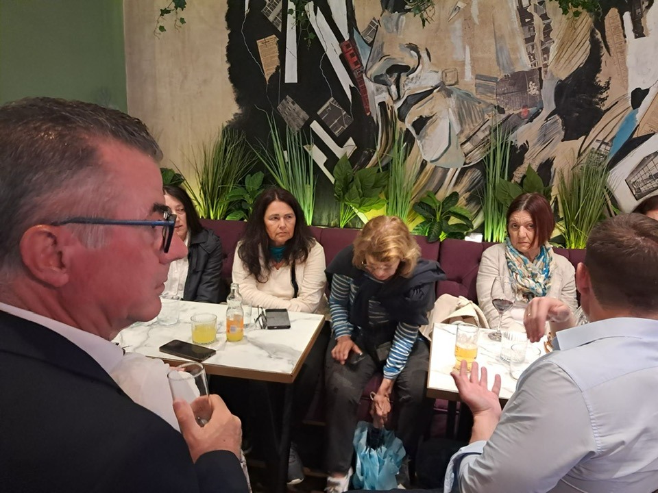 Πάτρα: Ο Στέφανος Κασσελάκης σε bar για συναντήσεις με πολίτες ΝΕΕΣ ΦΩΤΟ