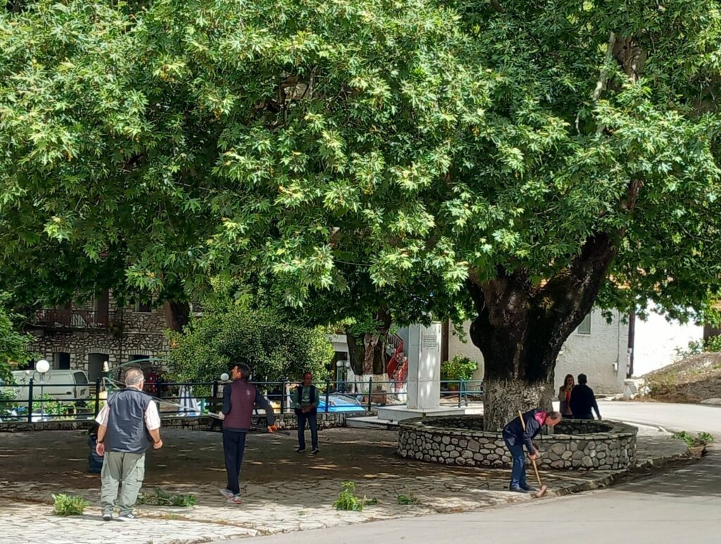 Ο Πολιτιστικός Σύλλογος Καταρράκτη σε εθελοντική δράση καθαριότητας στο χωριό ΦΩΤΟ 36 Ο Πολιτιστικός Σύλλογος Καταρράκτη σε εθελοντική δράση καθαριότητας στο χωριό ΦΩΤΟ