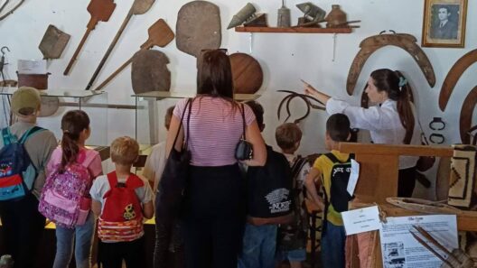 Μαθητές του ΔΣ Μιχοΐου στο Λαογραφικό Μουσείο Νιφορείκων ΦΩΤΟ 42 Μαθητές του ΔΣ Μιχοΐου στο Λαογραφικό Μουσείο Νιφορείκων ΦΩΤΟ