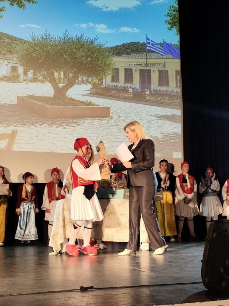 Η σχολική γιορτή του 43ου Δημοτικού Πατρών με Erasmus+ ΦΩΤΟ 32 Η σχολική γιορτή του 43ου Δημοτικού Πατρών με Erasmus+ ΦΩΤΟ