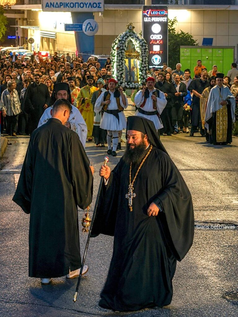 Πλήθος πιστών στη λιτανεία των Αγίων Κωνσταντίνου και Ελένης Αγυιάς ΦΩΤΟ 32 Πλήθος πιστών στη λιτανεία των Αγίων Κωνσταντίνου και Ελένης Αγυιάς ΦΩΤΟ