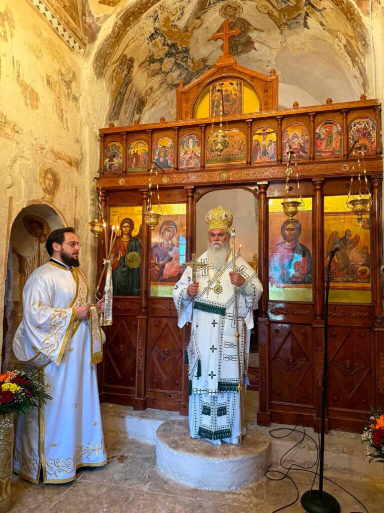 Θεία Λειτουργία στο Ασκητήριο του Οσίου Λεοντίου Ταξιαρχών Αιγιαλείας ΦΩΤΟ