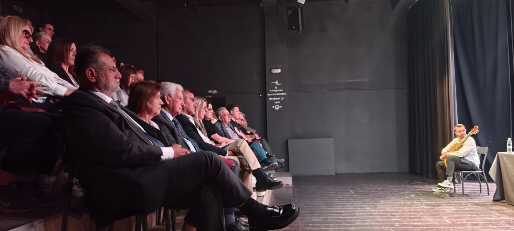 Στο θέατρο «Επίκεντρο» της Πάτρας ο Αντώνης Σκιαθάς ΦΩΤΟ 31 Στο θέατρο «Επίκεντρο» της Πάτρας ο Αντώνης Σκιαθάς ΦΩΤΟ