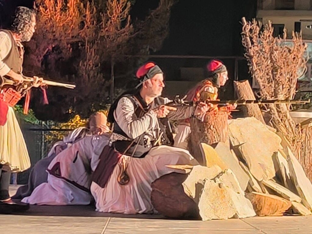 Το Αγημα Αναβίωσης Παναγιώτης Καρατζάς Πάτρας σε θεατρική παράσταση στο Μεσολόγγι ΦΩΤΟ