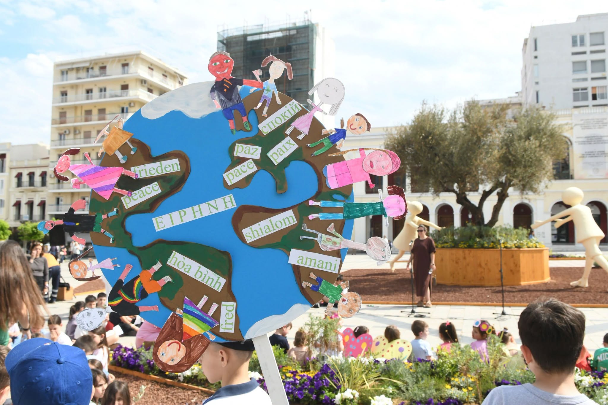 Μηνύματα για Ειρήνη, Αλληλεγγύη και Φιλία των λαών, από παιδιά, στην Πλατεία Γεωργίου ΦΩΤΟ 4 Μηνύματα για Ειρήνη, Αλληλεγγύη και Φιλία των λαών, από παιδιά, στην Πλατεία Γεωργίου ΦΩΤΟ