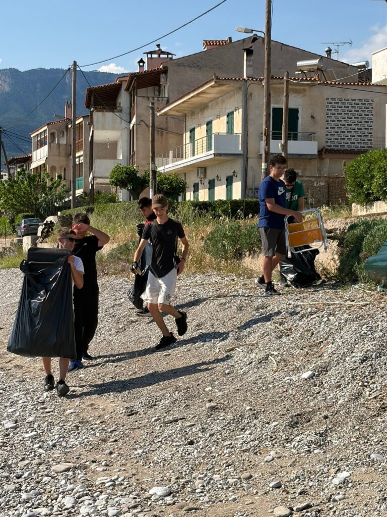 Εκπαιδευτική δράση καθαρισμού, από το Γυμνάσιο Αιγείρας, στην παραλία Ακράτας ΦΩΤΟ 31 Εκπαιδευτική δράση καθαρισμού, από το Γυμνάσιο Αιγείρας, στην παραλία Ακράτας ΦΩΤΟ