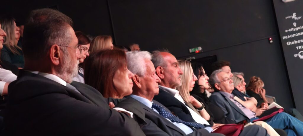 Στο θέατρο «Επίκεντρο» της Πάτρας ο Αντώνης Σκιαθάς ΦΩΤΟ 33 Στο θέατρο «Επίκεντρο» της Πάτρας ο Αντώνης Σκιαθάς ΦΩΤΟ