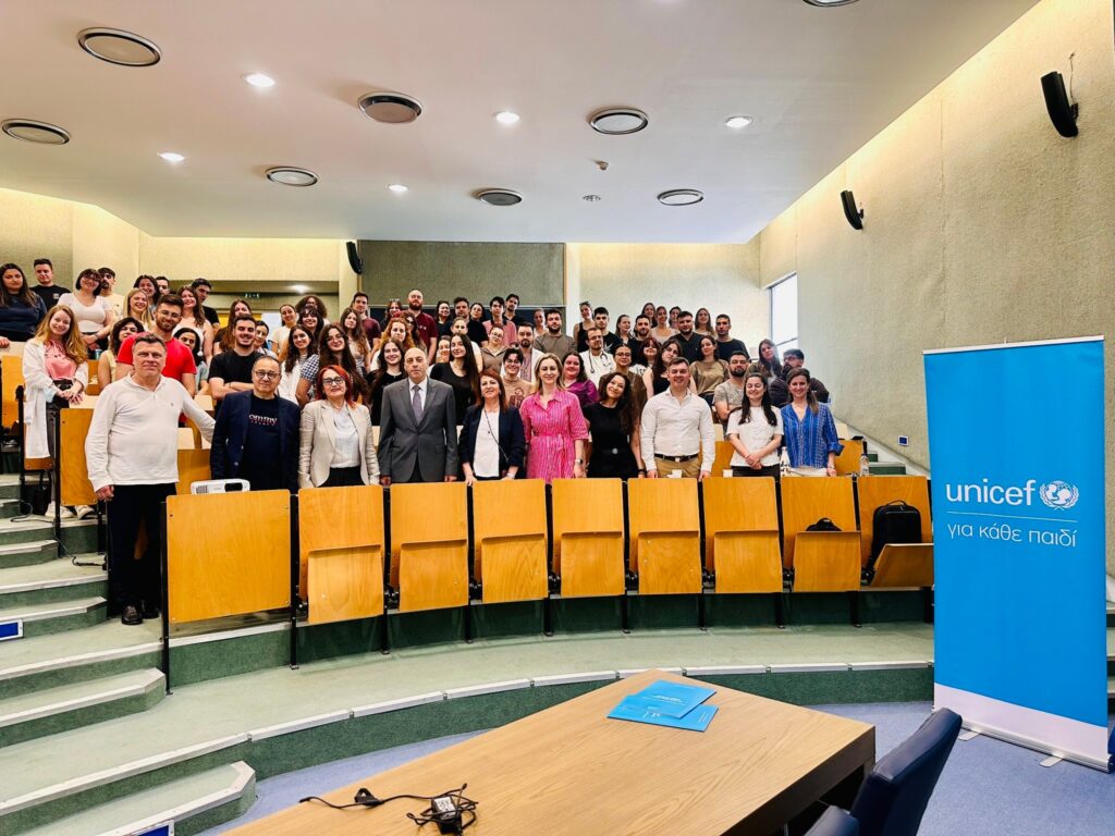 Η ημερίδα «Τα δικαιώματα του παιδιού στη σύγχρονη εποχή» από την Παιδιατρική Κλινική Πατρών ΦΩΤΟ 32 Η ημερίδα «Τα δικαιώματα του παιδιού στη σύγχρονη εποχή» από την Παιδιατρική Κλινική Πατρών ΦΩΤΟ