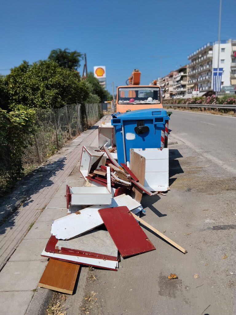 Πάτρα: Οργή για κλαδιά, εν μέσω εορτής, στην Βενιζέλου ΦΩΤΟ 29 Πάτρα: Οργή για κλαδιά, εν μέσω εορτής, στην Βενιζέλου ΦΩΤΟ