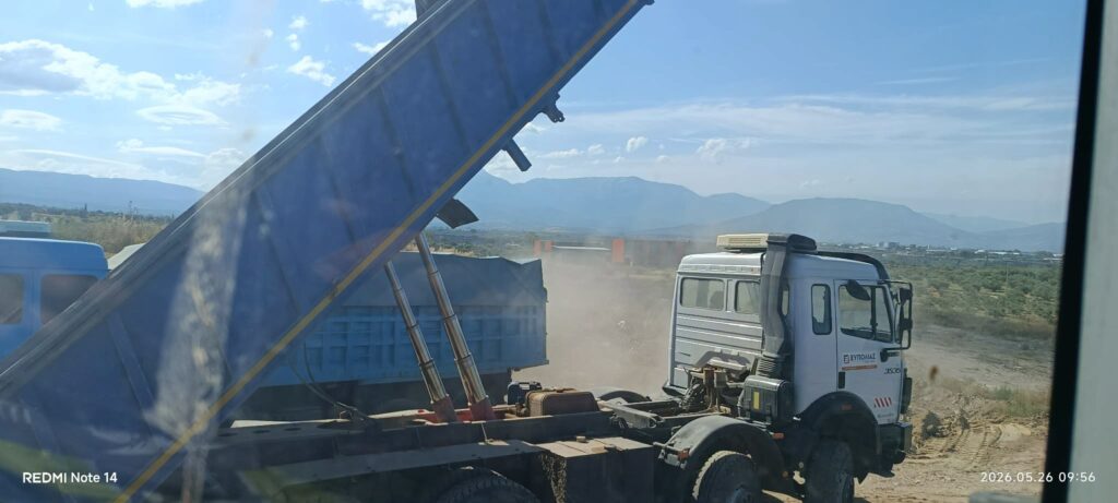 Πάτρα: «Κουκούλωσε» παράνομη χωματερή στο Θεριανό η Πολιτική Προστασία Αχαΐας ΦΩΤΟ 30 Πάτρα: «Κουκούλωσε» παράνομη χωματερή στο Θεριανό η Πολιτική Προστασία Αχαΐας ΦΩΤΟ