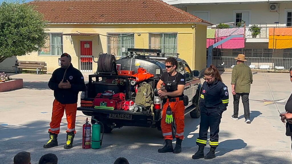 Το Σωματείο Εθελοντών Πυροσβεστών Αχαΐας σε δράσεις σχολείων και δομών ΦΩΤΟ