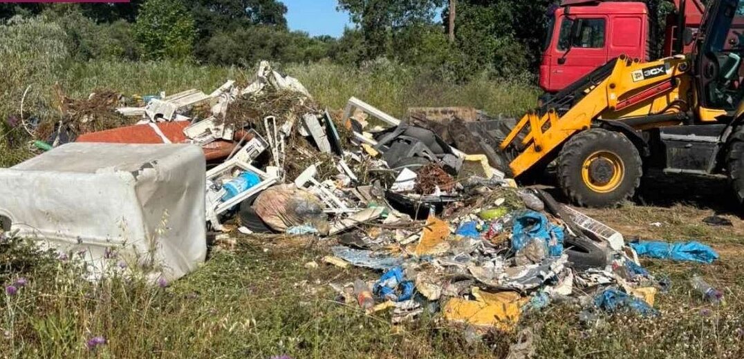Δυτική Αχαΐα: Καθαρισμός παράνομης χωματερής στην Καρυά ΦΩΤΟ